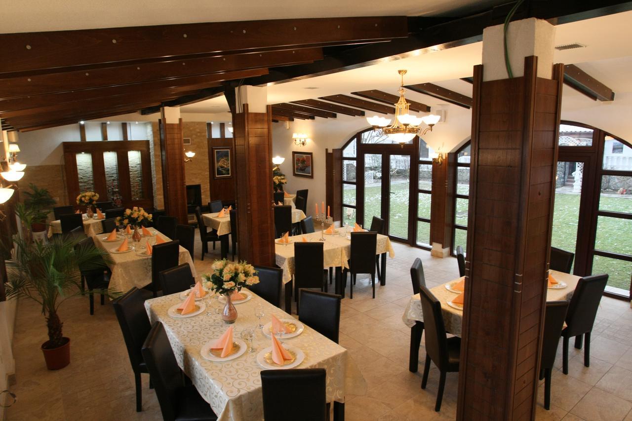 Hotel Roco Izvin ภายนอก รูปภาพ