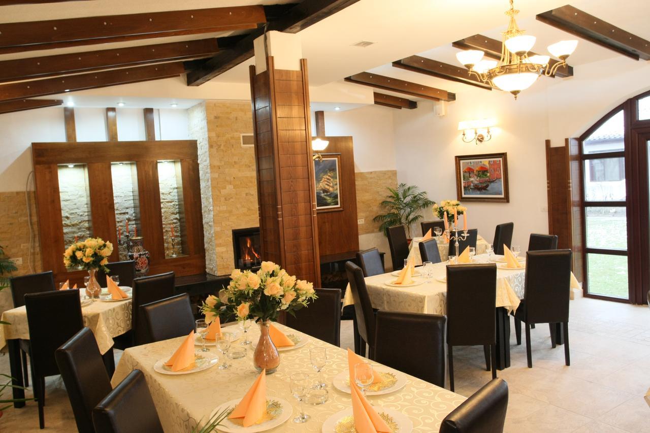 Hotel Roco Izvin ภายนอก รูปภาพ