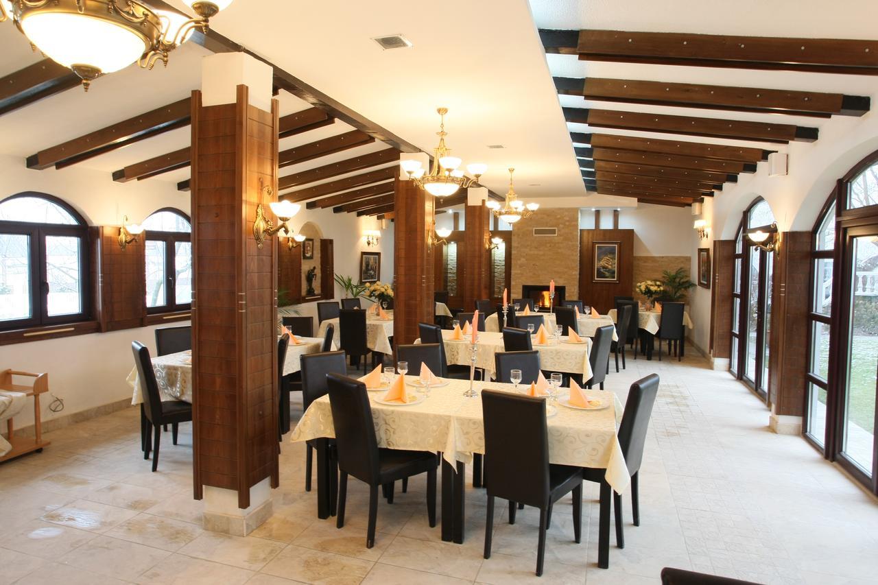 Hotel Roco Izvin ภายนอก รูปภาพ