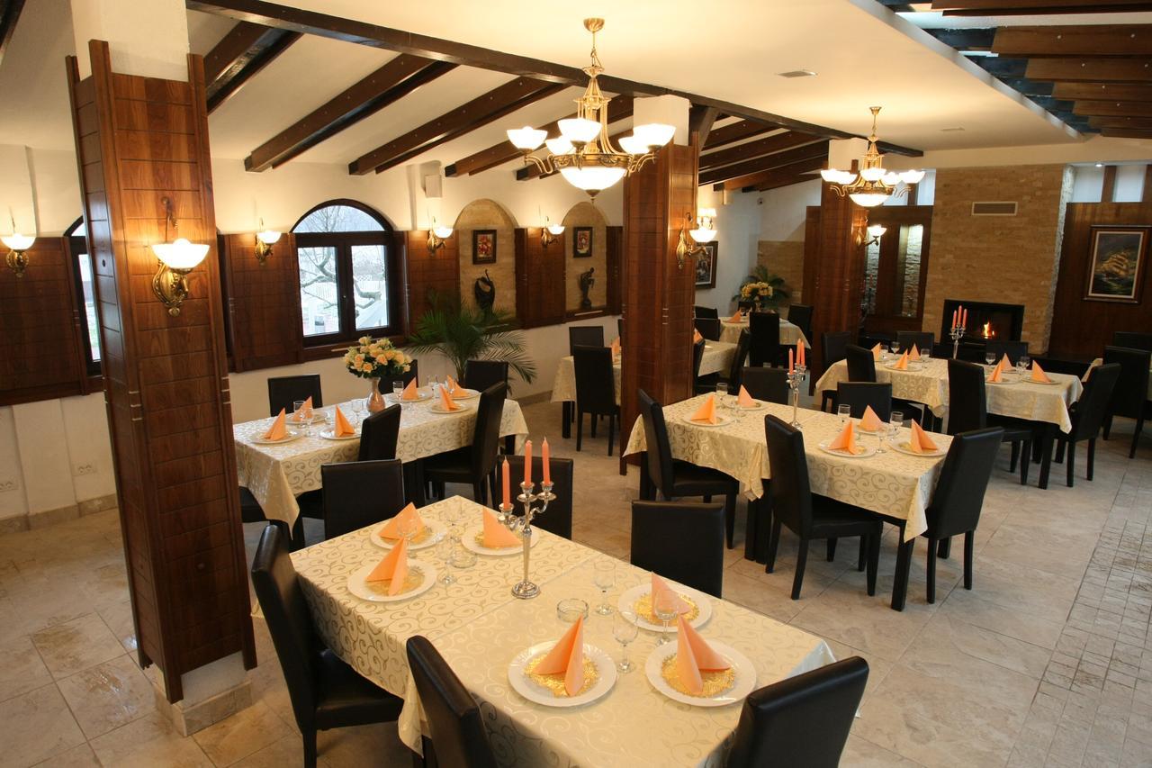 Hotel Roco Izvin ภายนอก รูปภาพ