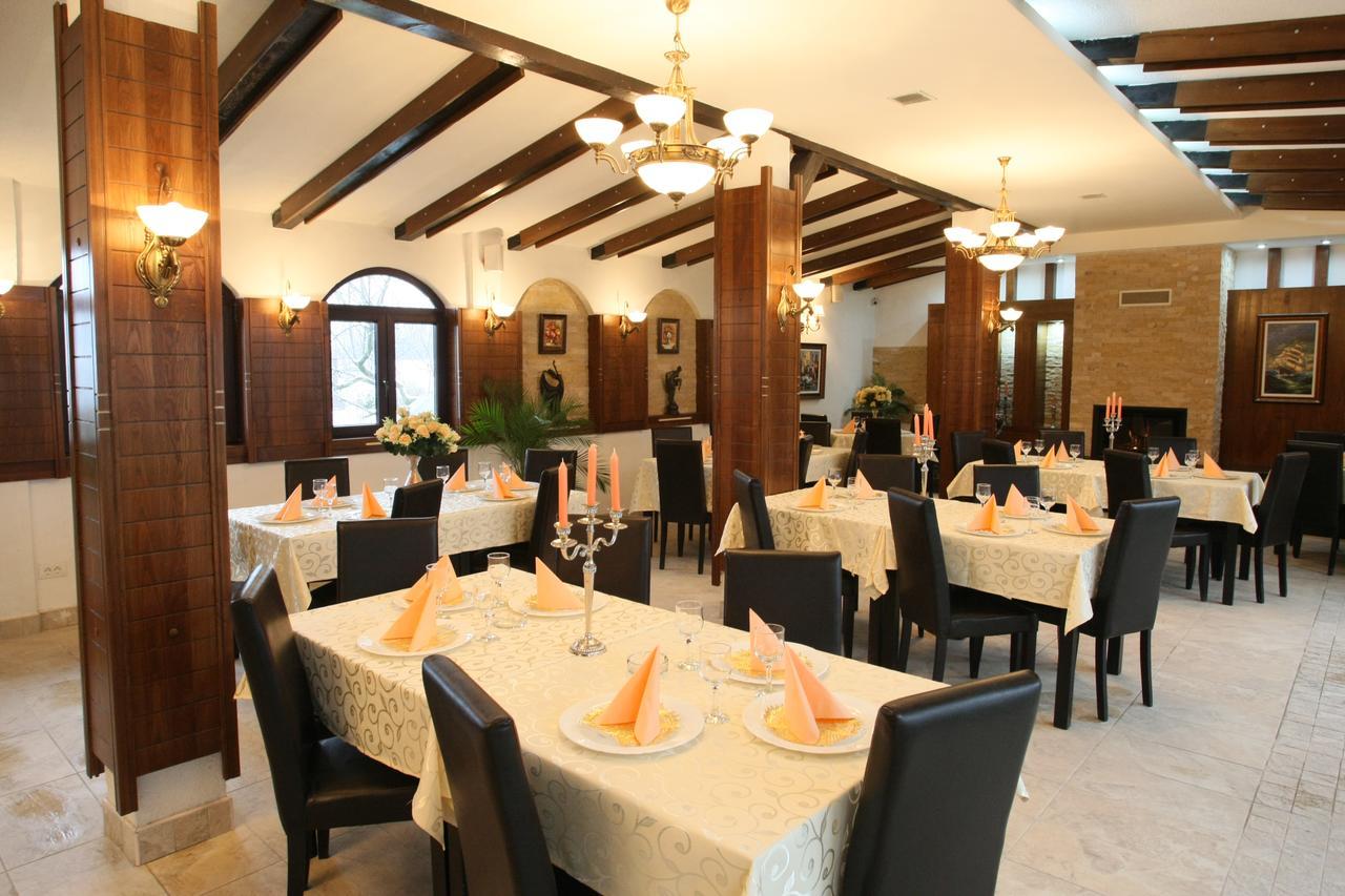 Hotel Roco Izvin ภายนอก รูปภาพ