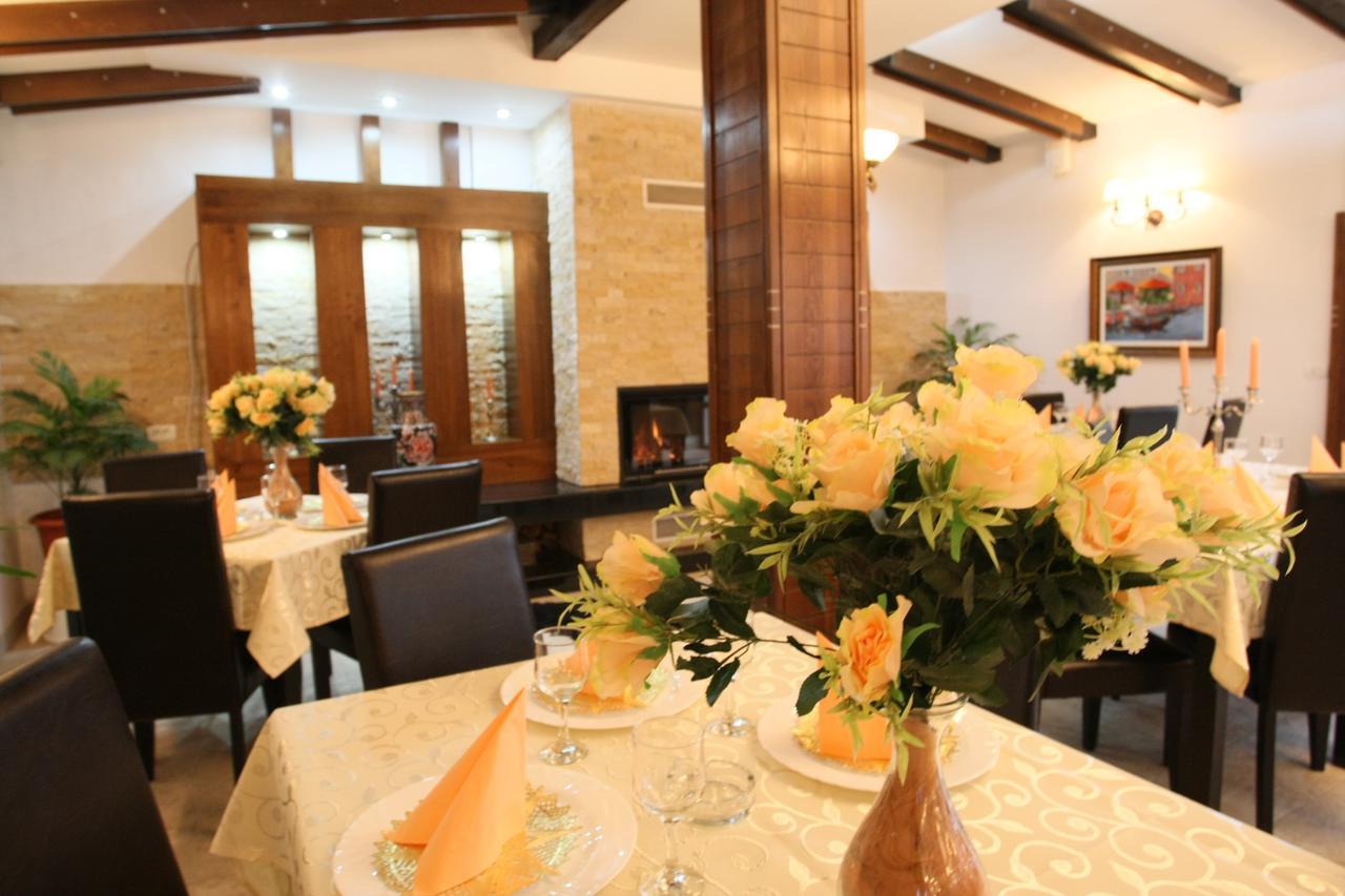 Hotel Roco Izvin ภายนอก รูปภาพ