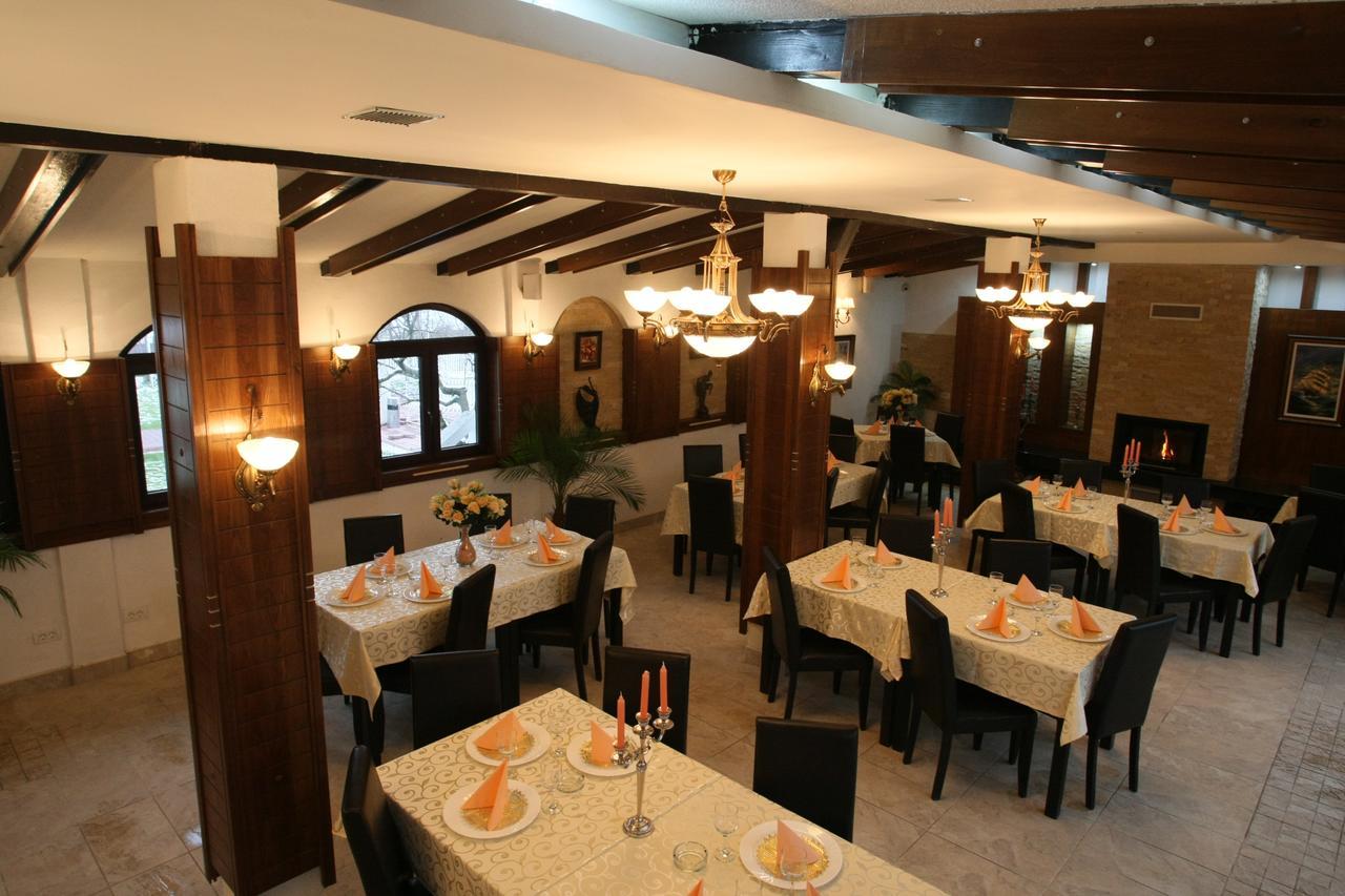 Hotel Roco Izvin ภายนอก รูปภาพ