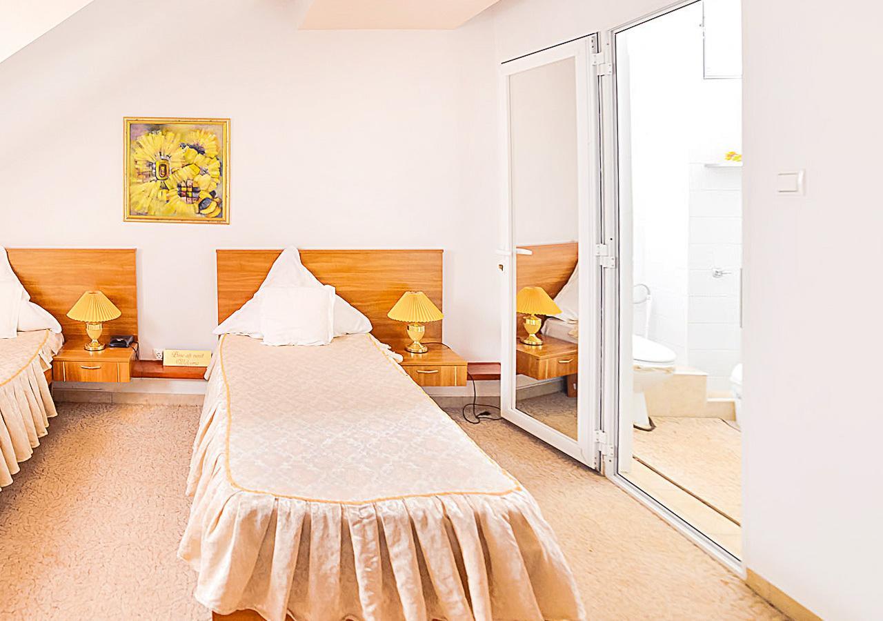 Hotel Roco Izvin ภายนอก รูปภาพ