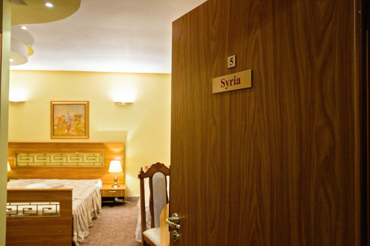 Hotel Roco Izvin ภายนอก รูปภาพ