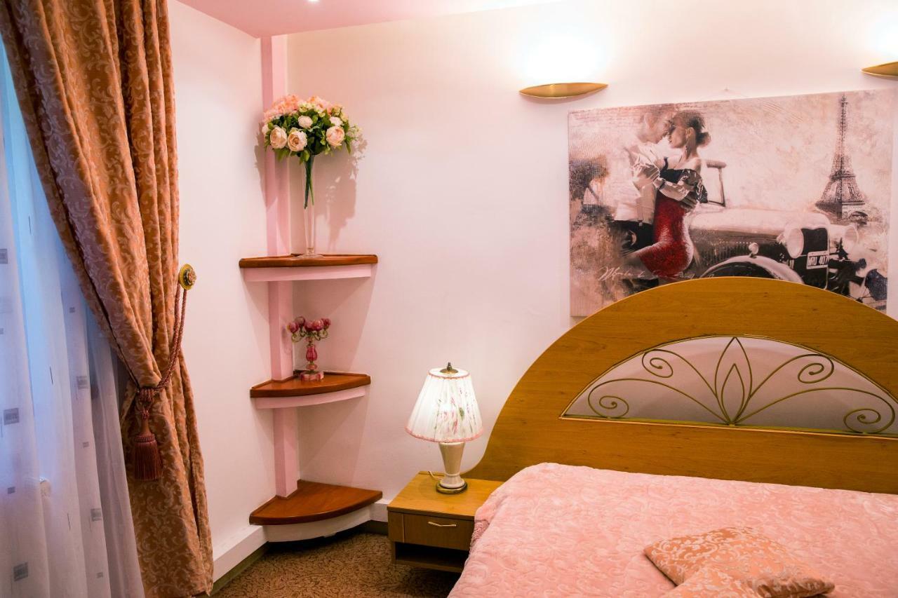 Hotel Roco Izvin ภายนอก รูปภาพ