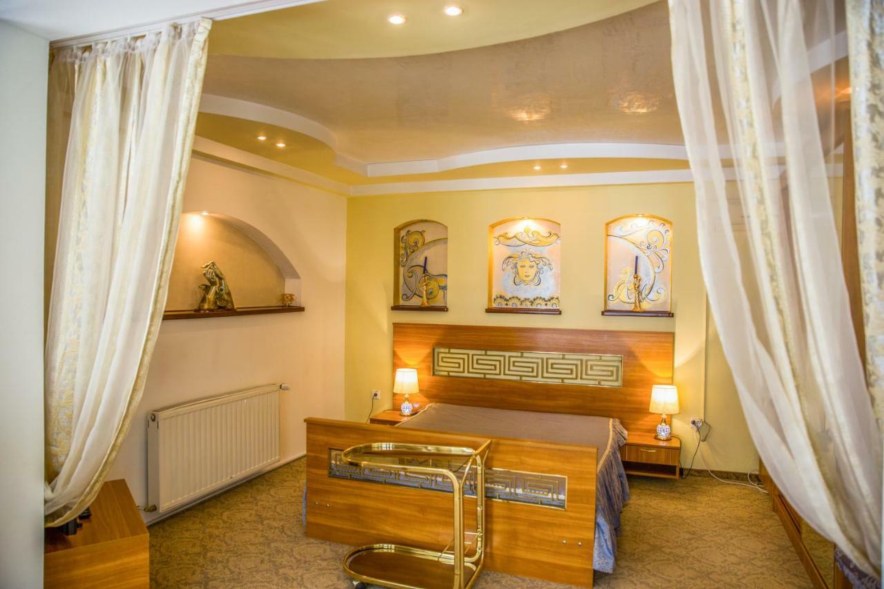 Hotel Roco Izvin ภายนอก รูปภาพ