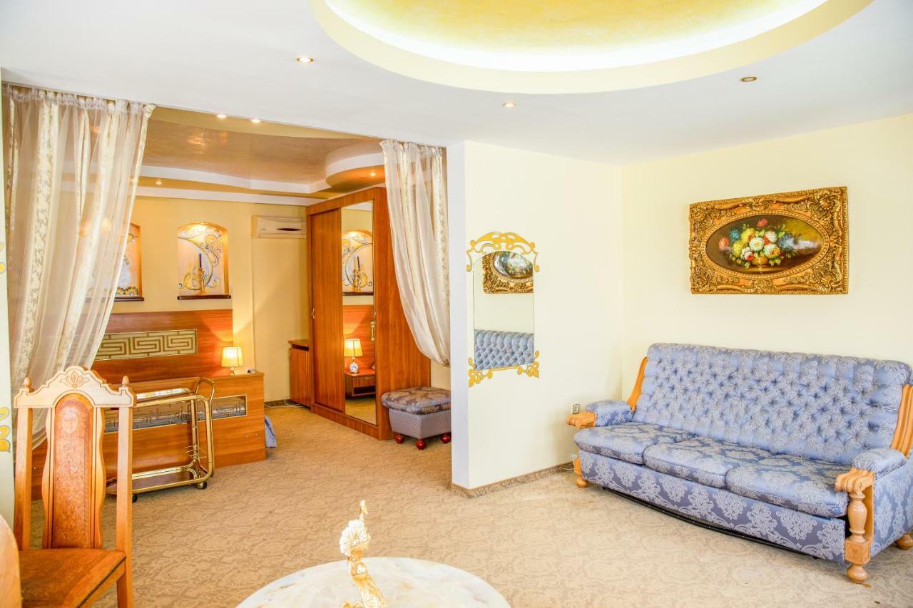 Hotel Roco Izvin ภายนอก รูปภาพ