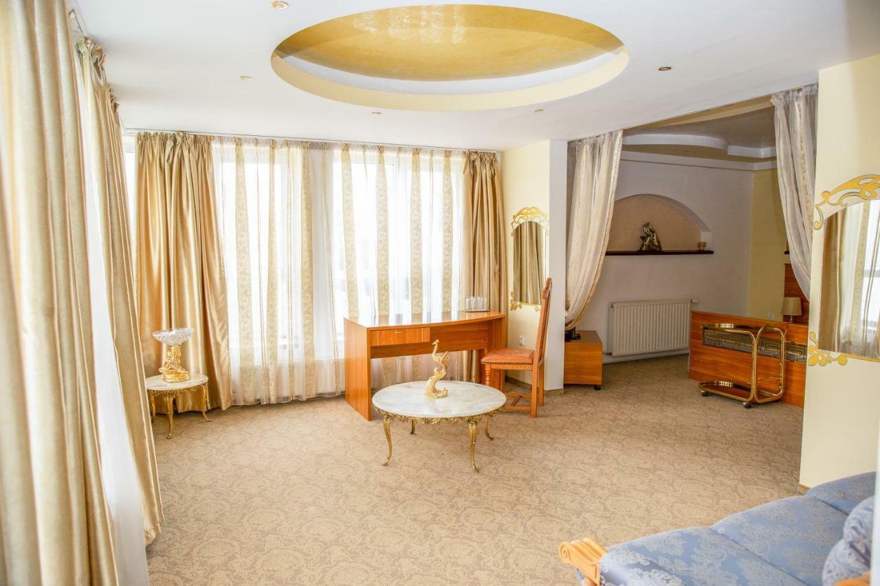 Hotel Roco Izvin ภายนอก รูปภาพ