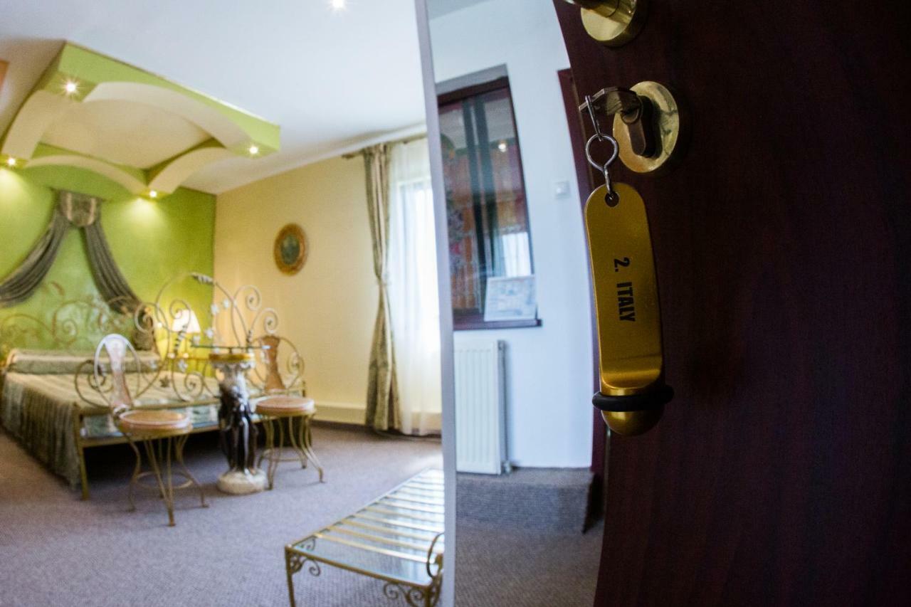 Hotel Roco Izvin ภายนอก รูปภาพ